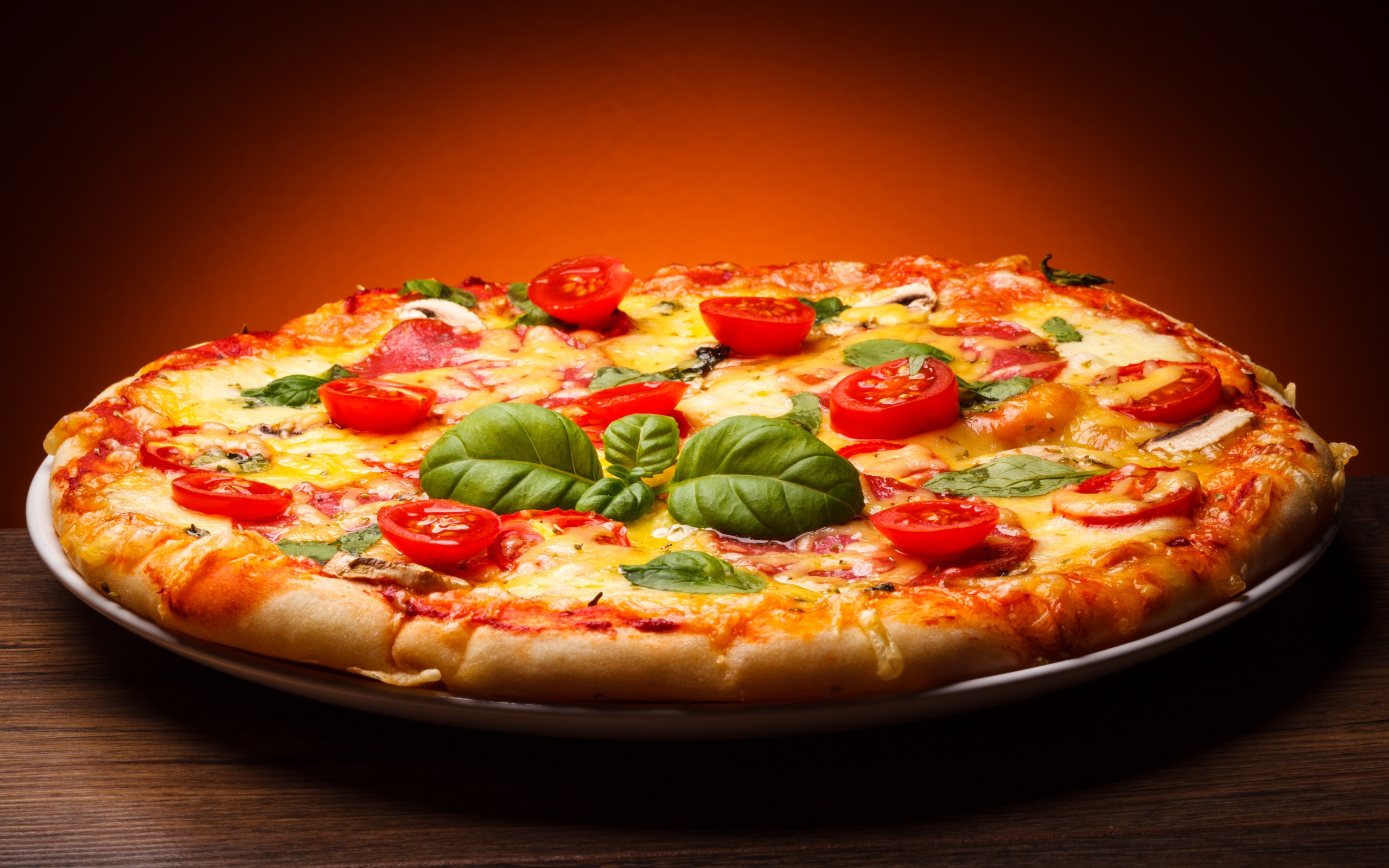 đừng quên bỏ qua pizza phở sợi - là sự kết hợp độc đáo của phở Việt Nam và pizza của Ý