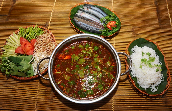 Các món ăn ngon lạ ở Sài Gòn thường du hút khách còn có món lẩu cá kèo, loại cá đặc trưng của miền Tây Nam Bộ