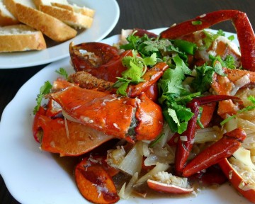 Du khách nước ngoài thích thú những món ăn ngon và lạ ở Sài Gòn